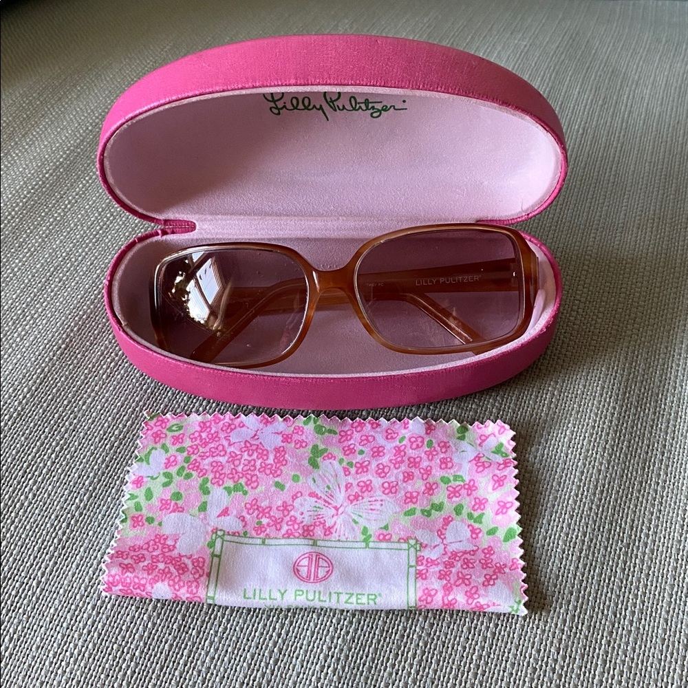 Lilly Pulitzer Vintage Tipsy Sunglasses and Case